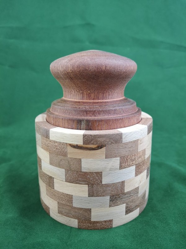 Gesegmenteerde urn